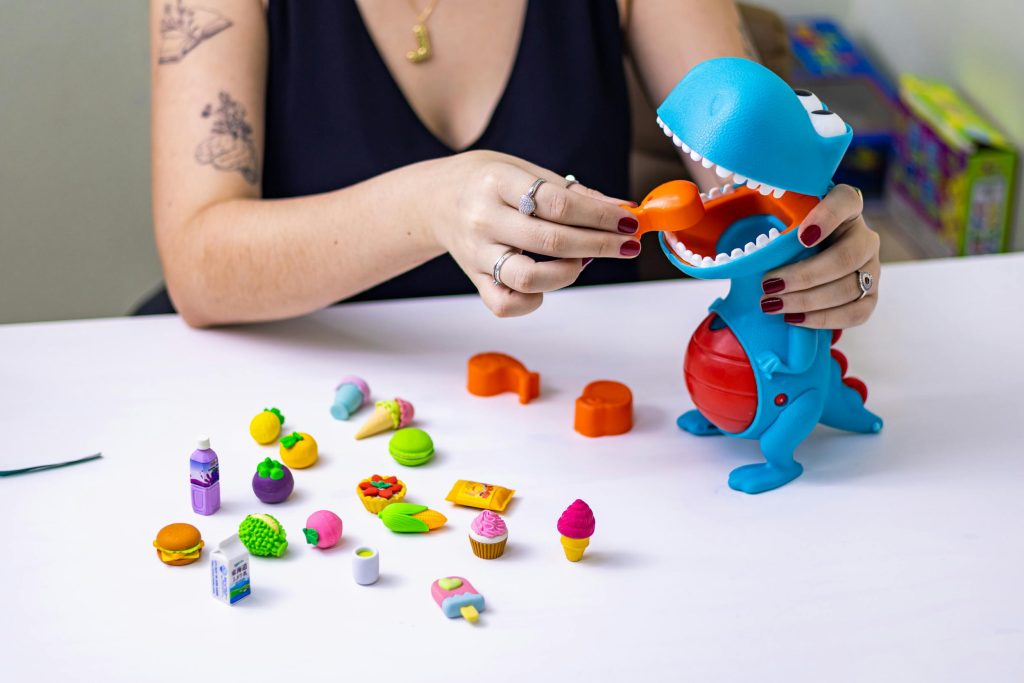 Când adulții se comportă ca niște copii. Regresia, mecanism de apărare