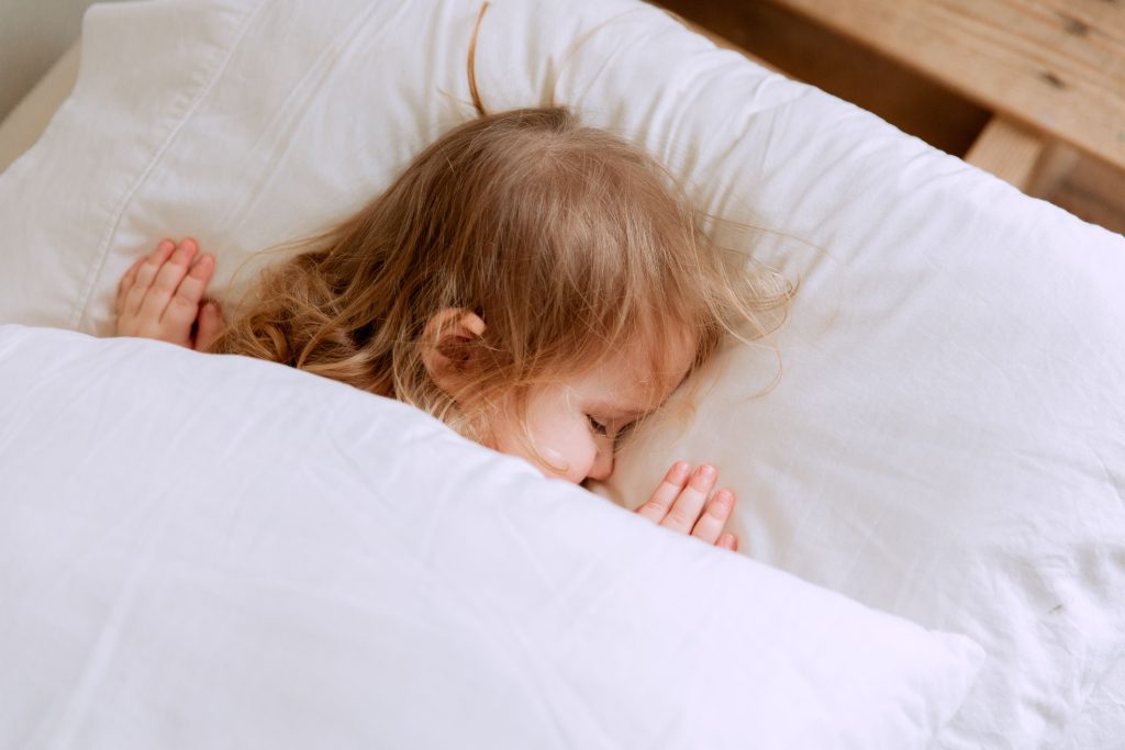 Somnul la vârsta preșcolară: între „mai lasă-mă puțin“ și nevoia reală de odihnă 2 pexels tatianasyrikova 3933069