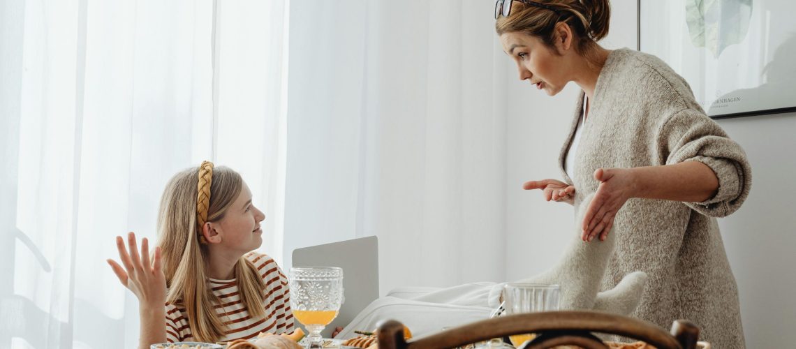 Curiozitățile sexuale ale copiilor. Cum răspundem la întrebări precum „Cum se fac copiii?”