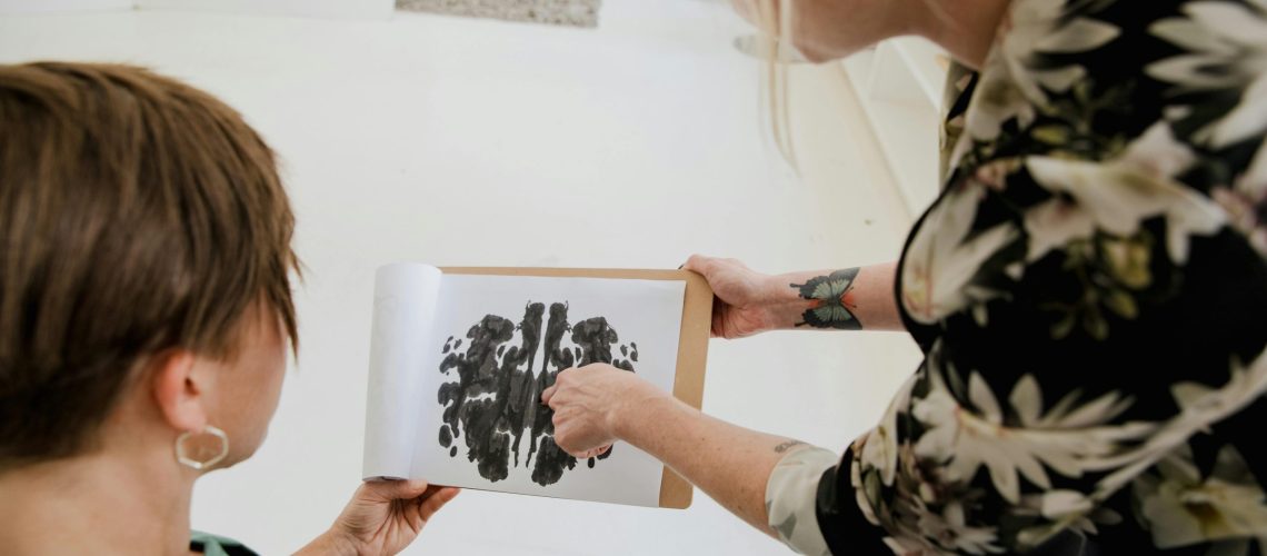 De ce uneori psihoterapia nu e suficientă fără evaluare psihiatrică?