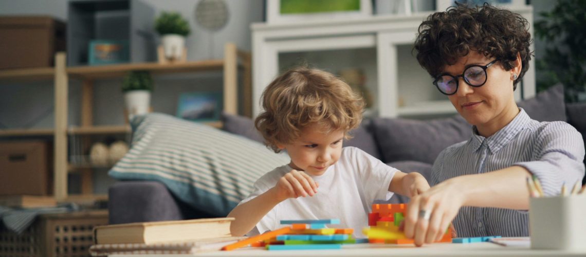 Neuroplasticitatea. Cum dezvoltăm armonios creierul copilului prin joacă și terapie?